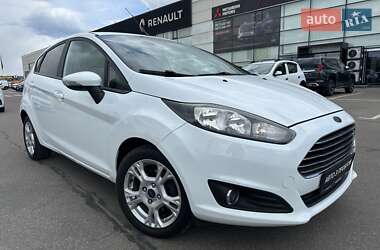 Хетчбек Ford Fiesta 2015 в Києві