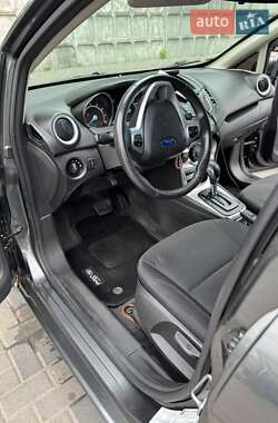 Хэтчбек Ford Fiesta 2015 в 