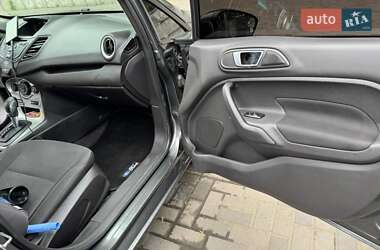 Хэтчбек Ford Fiesta 2015 в 