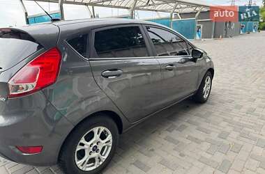 Хэтчбек Ford Fiesta 2015 в 
