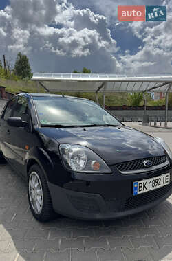 Хэтчбек Ford Fiesta 2005 в Ровно