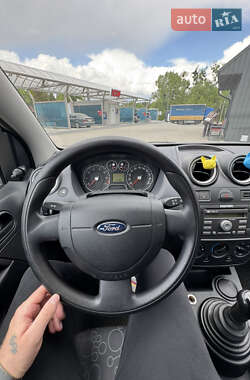 Хетчбек Ford Fiesta 2005 в 