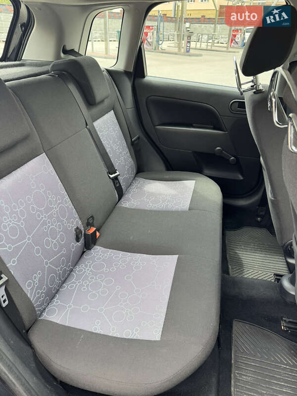 Хэтчбек Ford Fiesta 2005 в Ровно