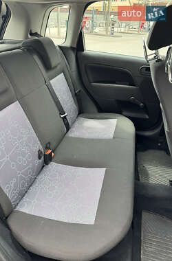 Хетчбек Ford Fiesta 2005 в 