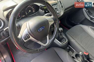 Хетчбек Ford Fiesta 2013 в 