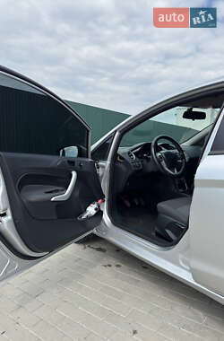 Хетчбек Ford Fiesta 2011 в 
