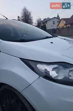 Хетчбек Ford Fiesta 2010 в 