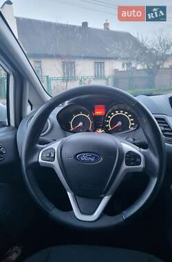 Хетчбек Ford Fiesta 2010 в 