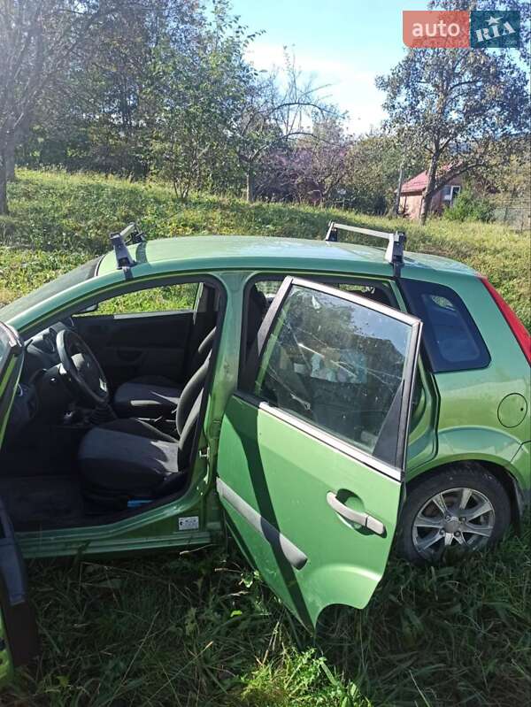 Хэтчбек Ford Fiesta 2006 в Яремче