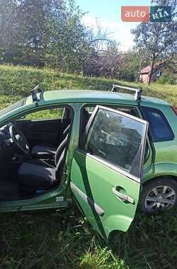 Хэтчбек Ford Fiesta 2006 в 