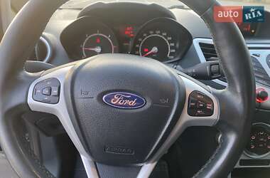 Хетчбек Ford Fiesta 2011 в 