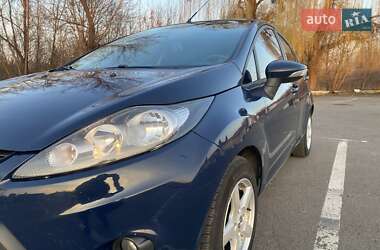 Хетчбек Ford Fiesta 2011 в 