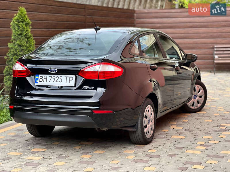 Седан Ford Fiesta 2016 в Гнівані