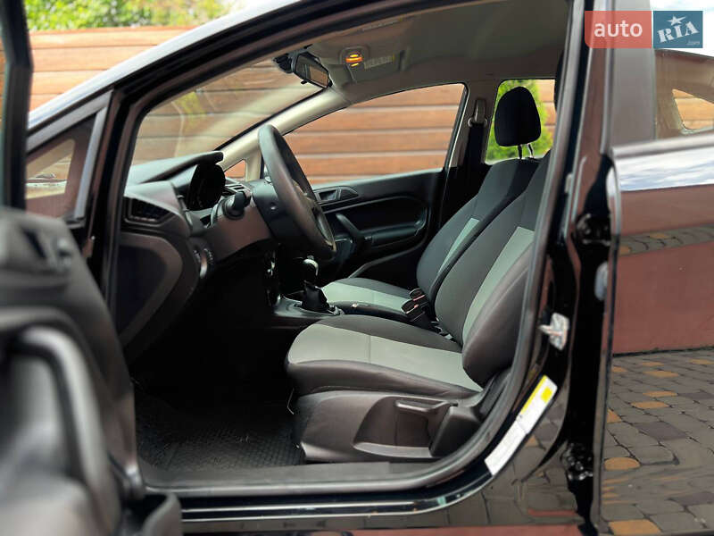 Седан Ford Fiesta 2016 в Гнівані
