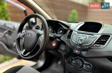 Седан Ford Fiesta 2016 в 