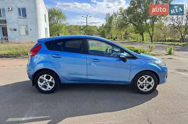Хэтчбек Ford Fiesta 2011 в 