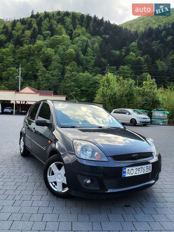 Хэтчбек Ford Fiesta 2008 в 