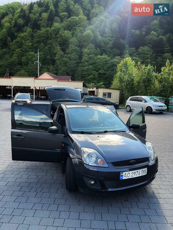 Хэтчбек Ford Fiesta 2008 в Межгорье