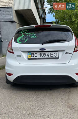 Хэтчбек Ford Fiesta 2016 в 