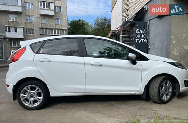 Хэтчбек Ford Fiesta 2016 в 