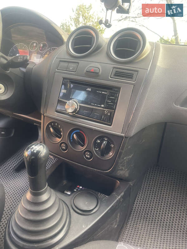 Хетчбек Ford Fiesta 2007 в Кам'янському