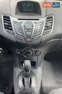 Хэтчбек Ford Fiesta 2015 в 