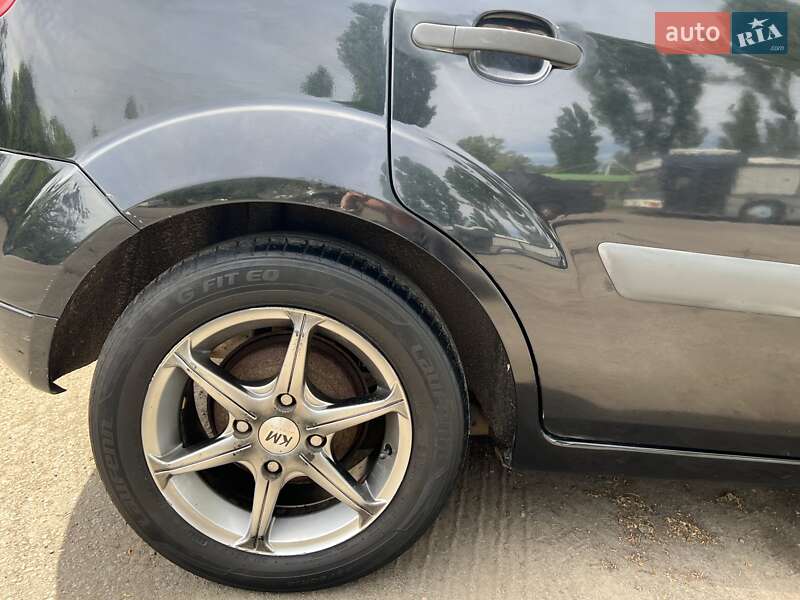 Хэтчбек Ford Fiesta 2006 в Киеве