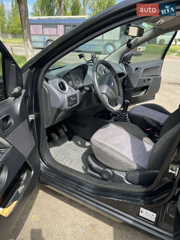 Хэтчбек Ford Fiesta 2006 в Киеве