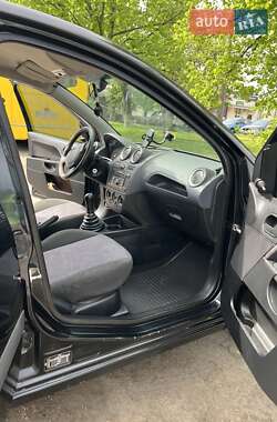 Хэтчбек Ford Fiesta 2006 в 
