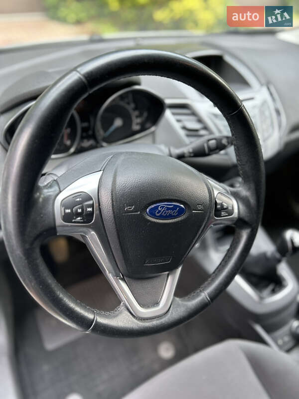 Хэтчбек Ford Fiesta 2015 в Киеве