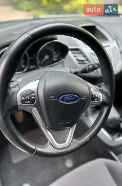 Хэтчбек Ford Fiesta 2015 в 