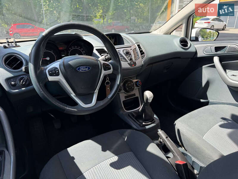 Хэтчбек Ford Fiesta 2010 в Днепре
