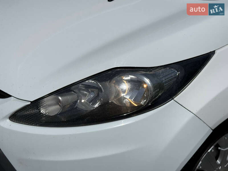 Хэтчбек Ford Fiesta 2010 в Днепре