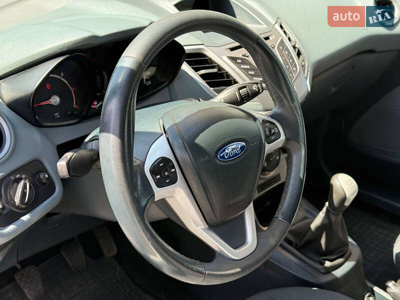 Хэтчбек Ford Fiesta 2010 в Днепре