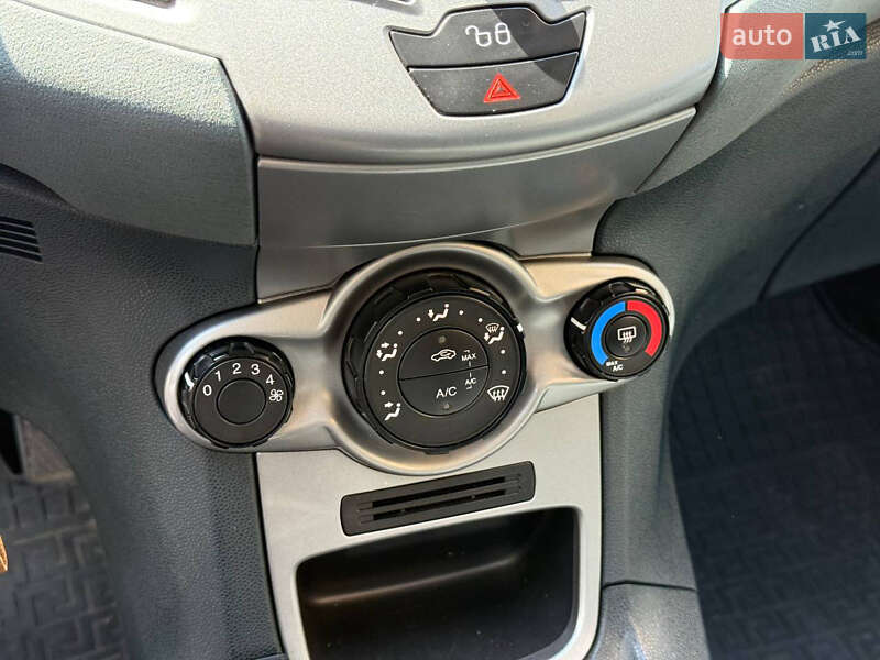 Хэтчбек Ford Fiesta 2010 в Днепре