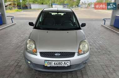 Хетчбек Ford Fiesta 2005 в 