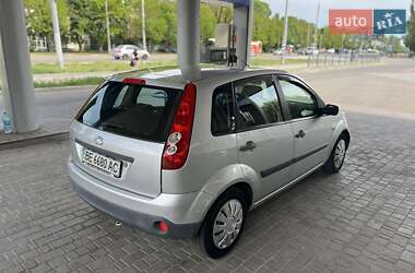 Хетчбек Ford Fiesta 2005 в 