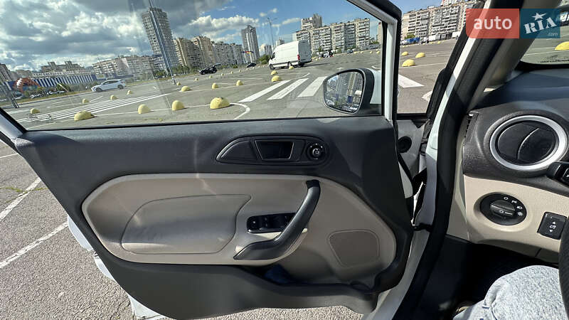 Седан Ford Fiesta 2017 в Киеве фото 13 Седан Ford Fiesta 2017 в Киеве