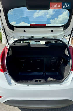 Хэтчбек Ford Fiesta 2010 в 