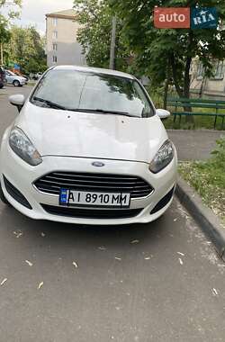 Хэтчбек Ford Fiesta 2016 в 