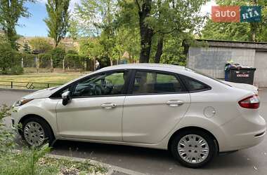 Хэтчбек Ford Fiesta 2016 в 