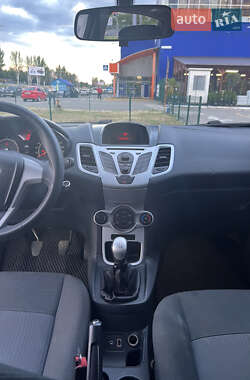 Хэтчбек Ford Fiesta 2011 в 