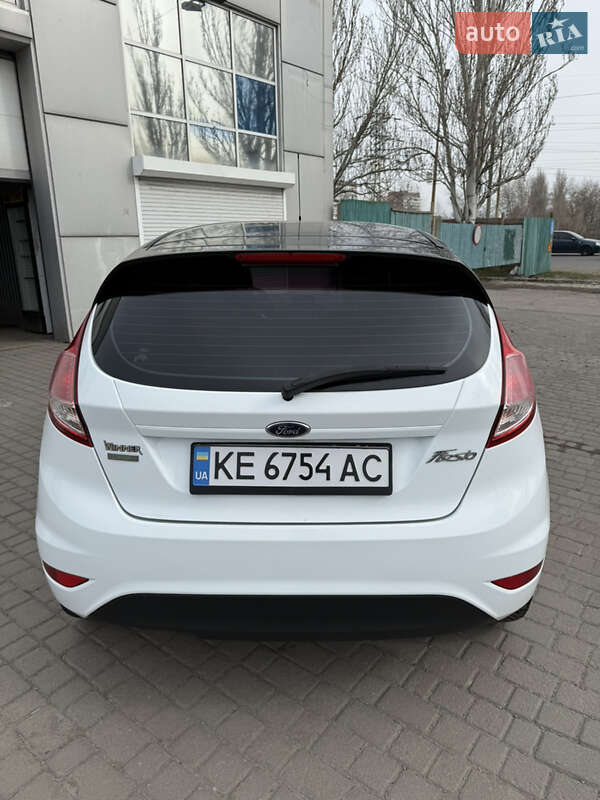 Хетчбек Ford Fiesta 2017 в Дніпрі