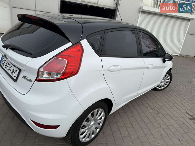 Хетчбек Ford Fiesta 2017 в Дніпрі