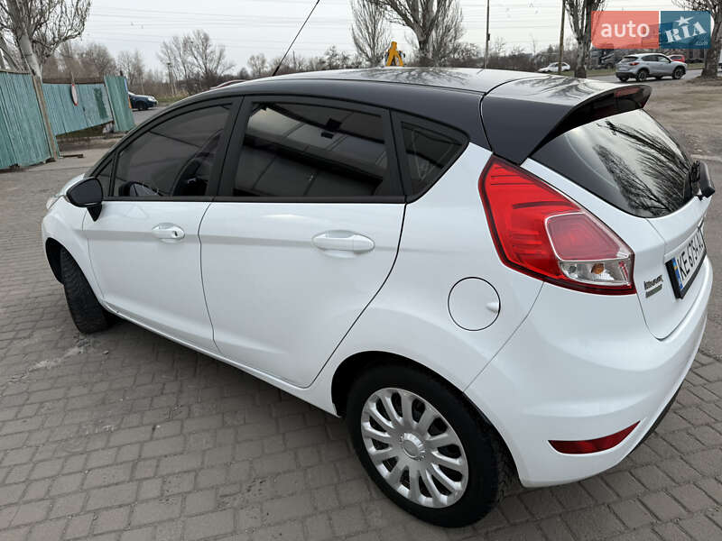Хетчбек Ford Fiesta 2017 в Дніпрі