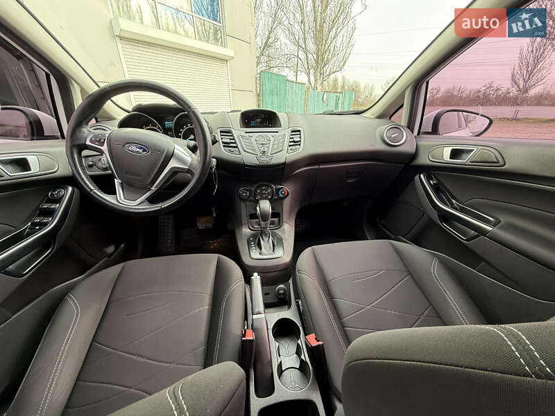Хетчбек Ford Fiesta 2017 в Дніпрі