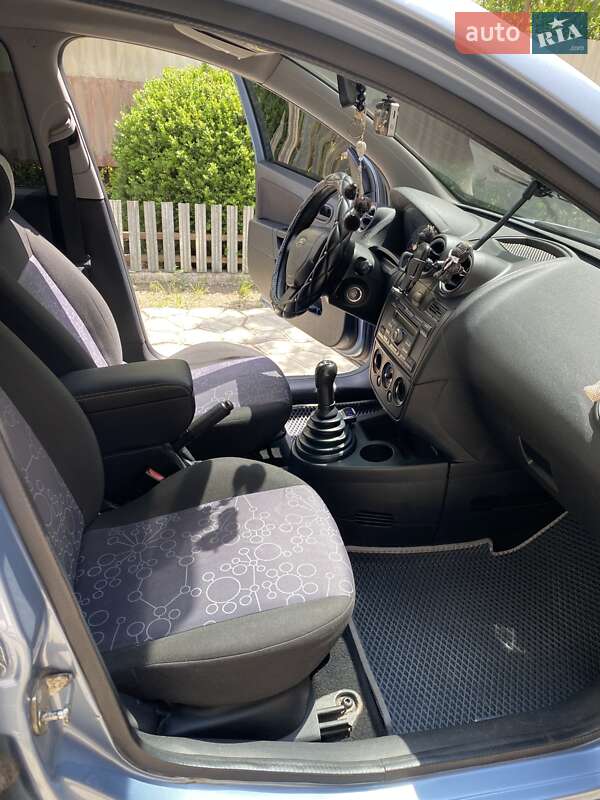 Хэтчбек Ford Fiesta 2006 в Никополе
