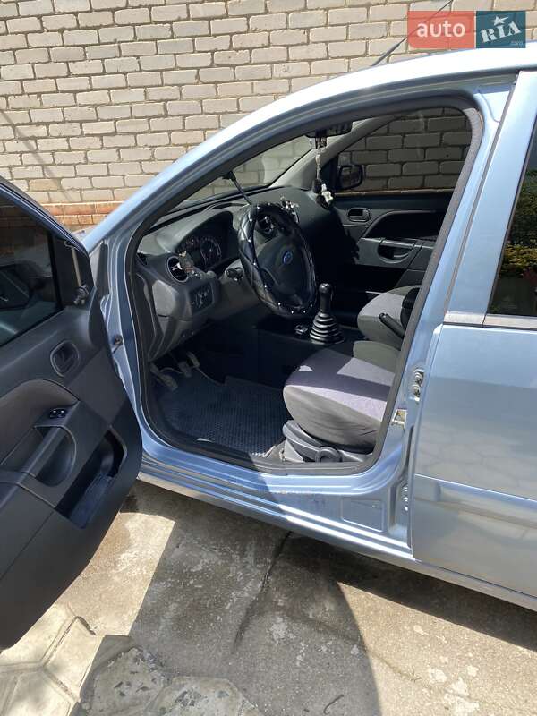 Хэтчбек Ford Fiesta 2006 в Никополе