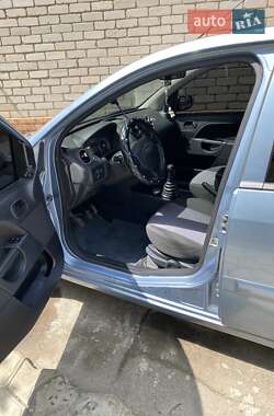 Хэтчбек Ford Fiesta 2006 в 