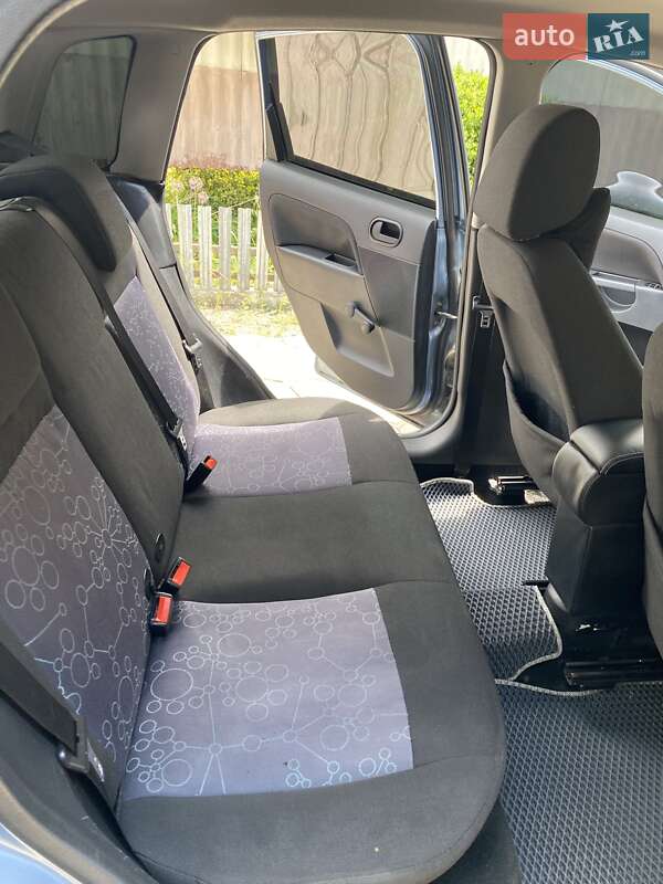 Хэтчбек Ford Fiesta 2006 в Никополе